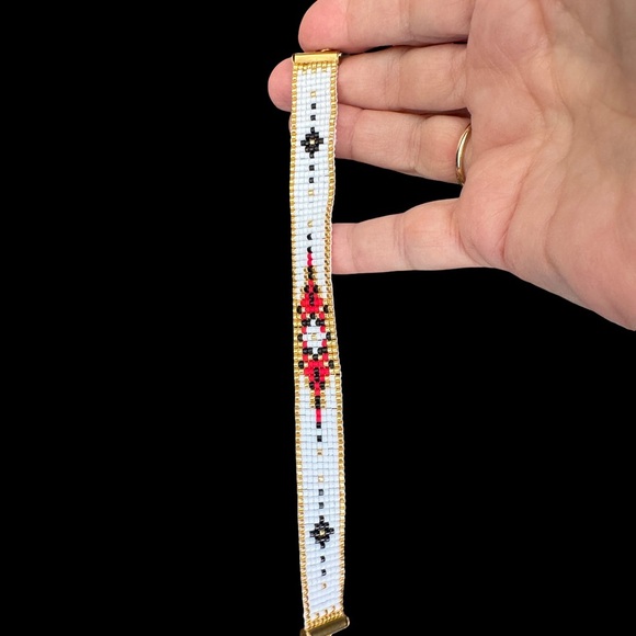 Hand crafted Beaded Bracelet Native American Floral Gold Accents - Picture 3 of 5